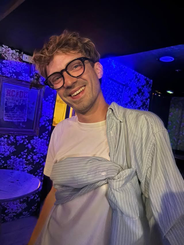 MEET ADRIEN : "Ma dermatologue m'a dit que je vivrais ça toute ma vie".