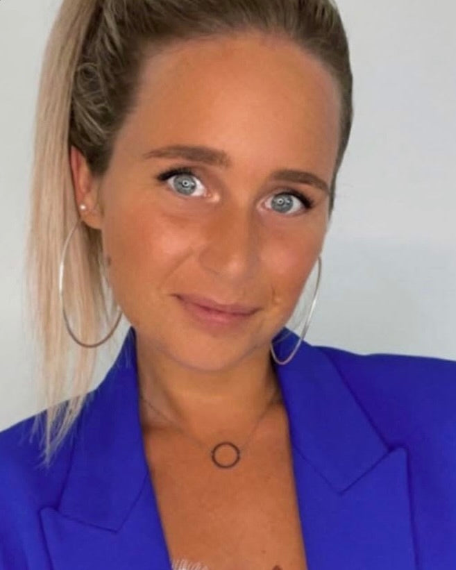 MEET LÉANA : "J’ai arrêté de subir ma peau, j’ai commencé à l’écouter".