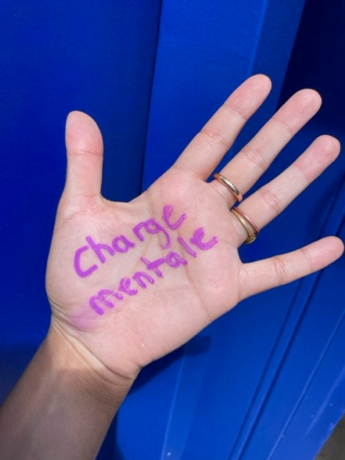 MEET ELODIE: “Jusqu’à me bander les mains pour dormir”